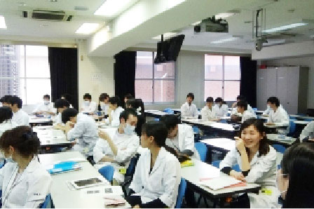 班ごとに,必要な役割や問診すべきことなどを相談しました