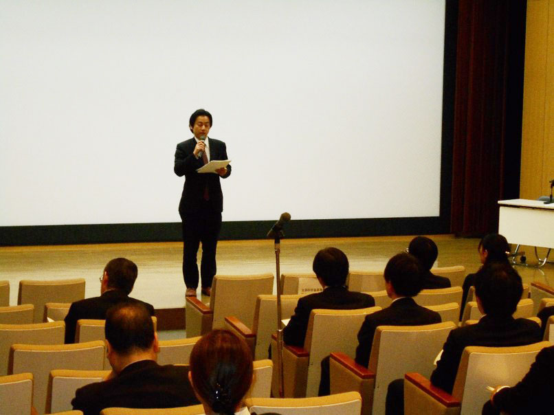 文部科学省高等教育局 医学教育課医学教育係長 赤石 亘