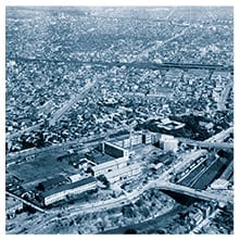 Aerial photograph taken in 1952,during the period of postwar reconstruction, showing the university buildings and Yushima area in the foreground