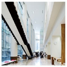 附属図書館と情報処理センターを統合し、さらにメディア教育開発機能を加えた東京医科歯科大学「図書館情報メディア機構」